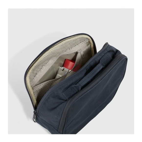 Fjallraven Kanken Toiletry Bag in Black NWT - Picture 5 of 6